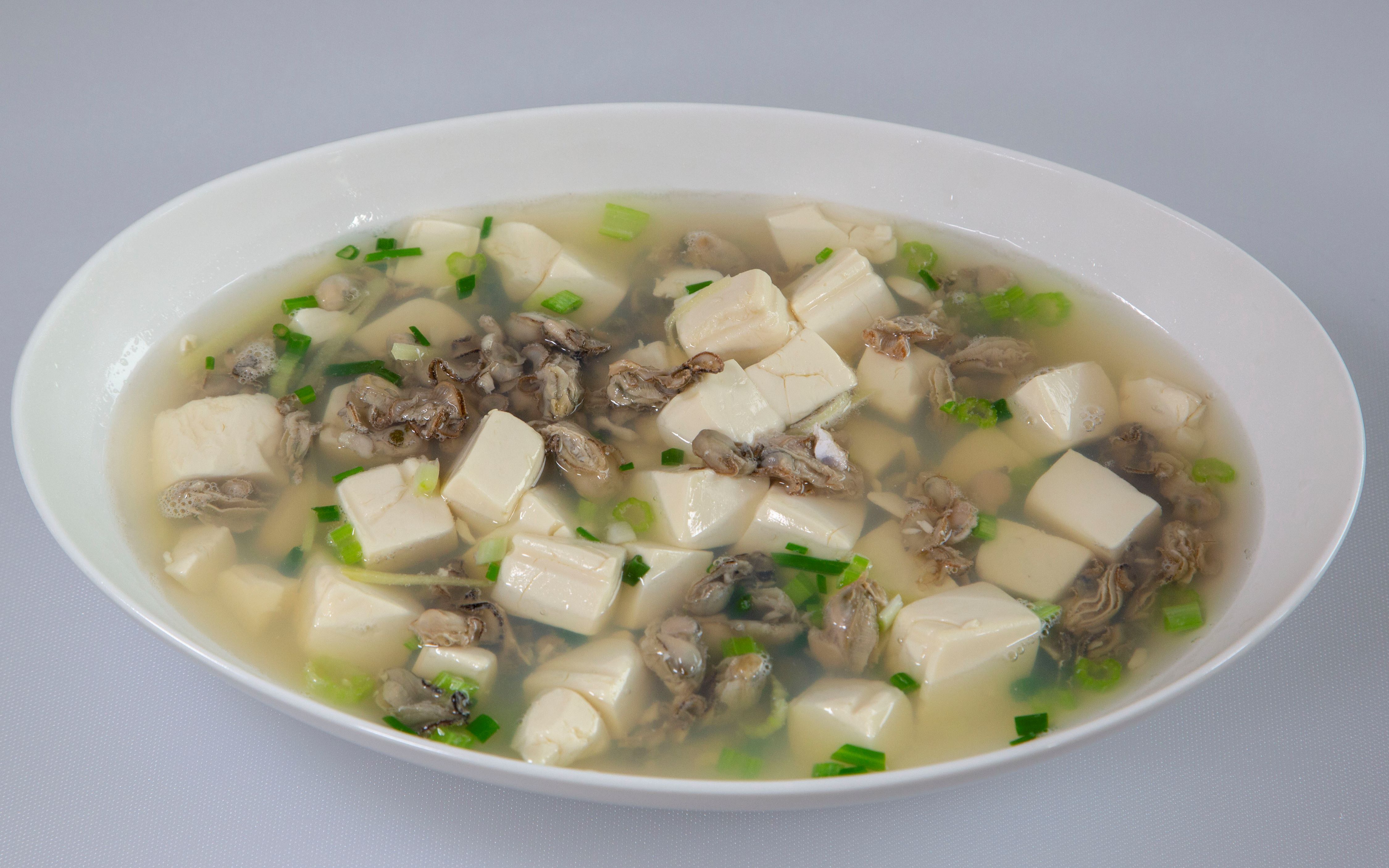 海蛎豆腐汤一道非常简单的海虾汤老人和小孩最喜欢