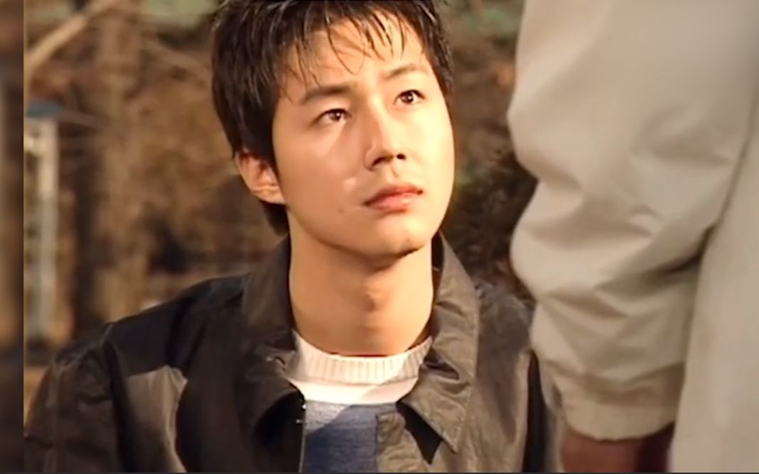 我滴妈呀,赵寅成年轻时候帅疯了!