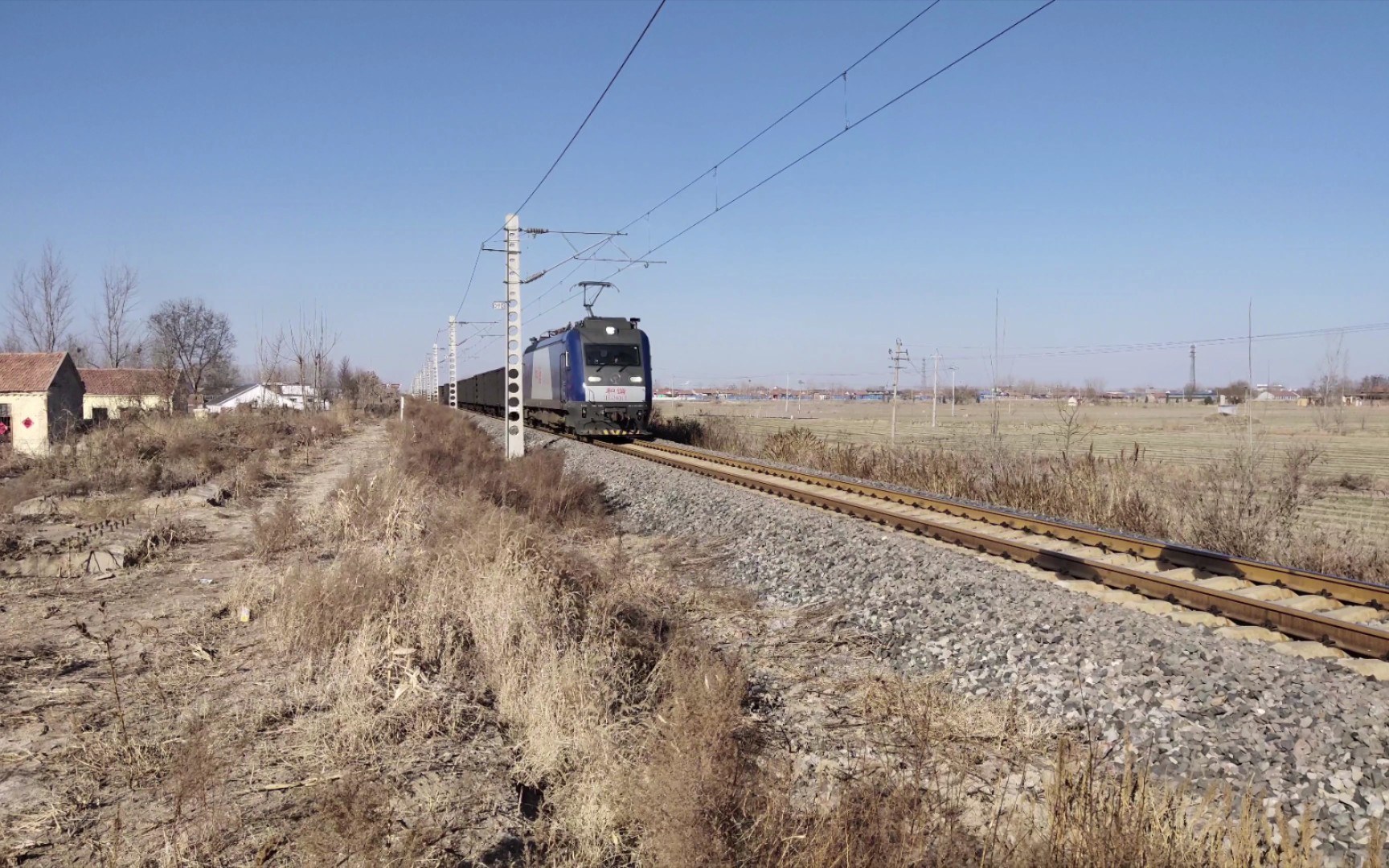 中国铁路 张东线安柴站遗址拍车 济局西段和谐电38011担当电25522张东