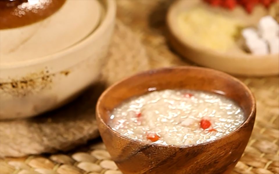 党参枸杞小米粥,香甜可口,健脾暖胃,一口气能喝完这一锅,美食get