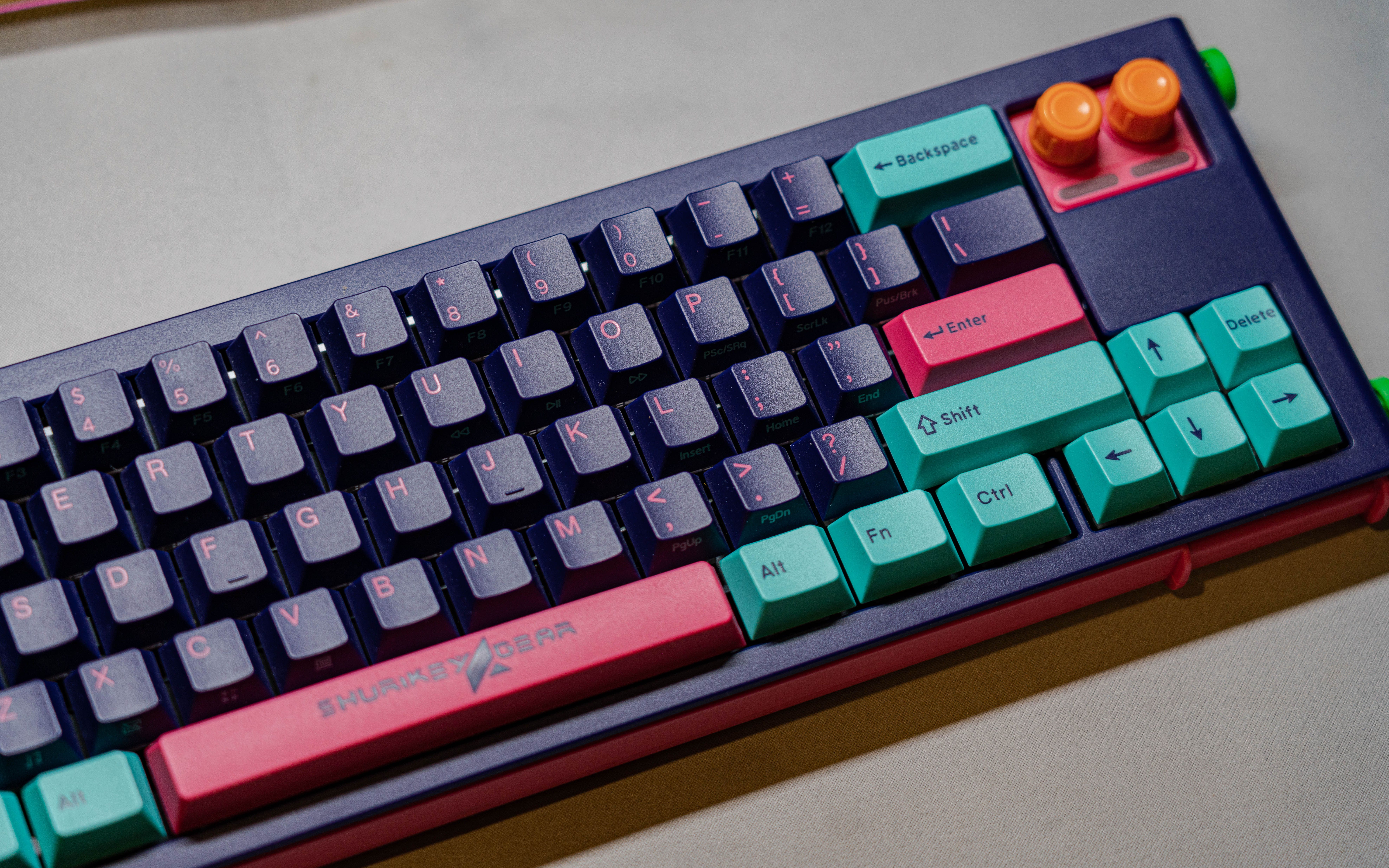 一把搭载阿米洛静电容轴体的蓝牙双模65%键盘——手里键hanzo机械键盘