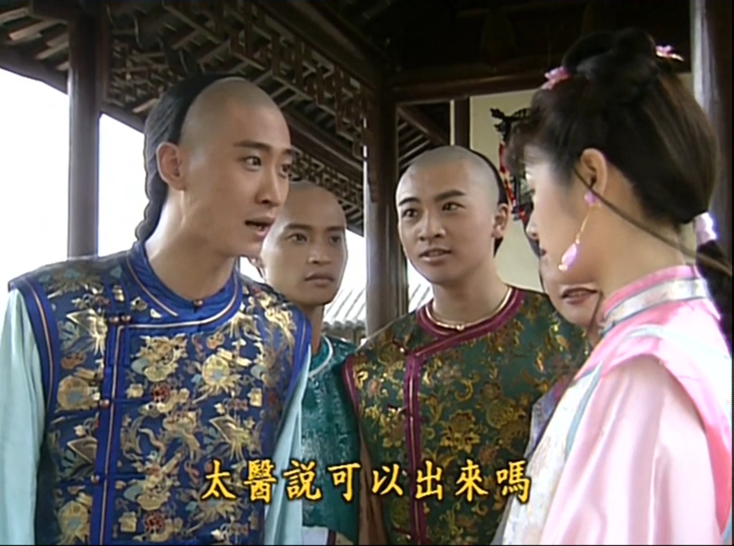 【还珠格格第一部】小燕子花式踢毽子,皇阿玛又是那句"成何体统