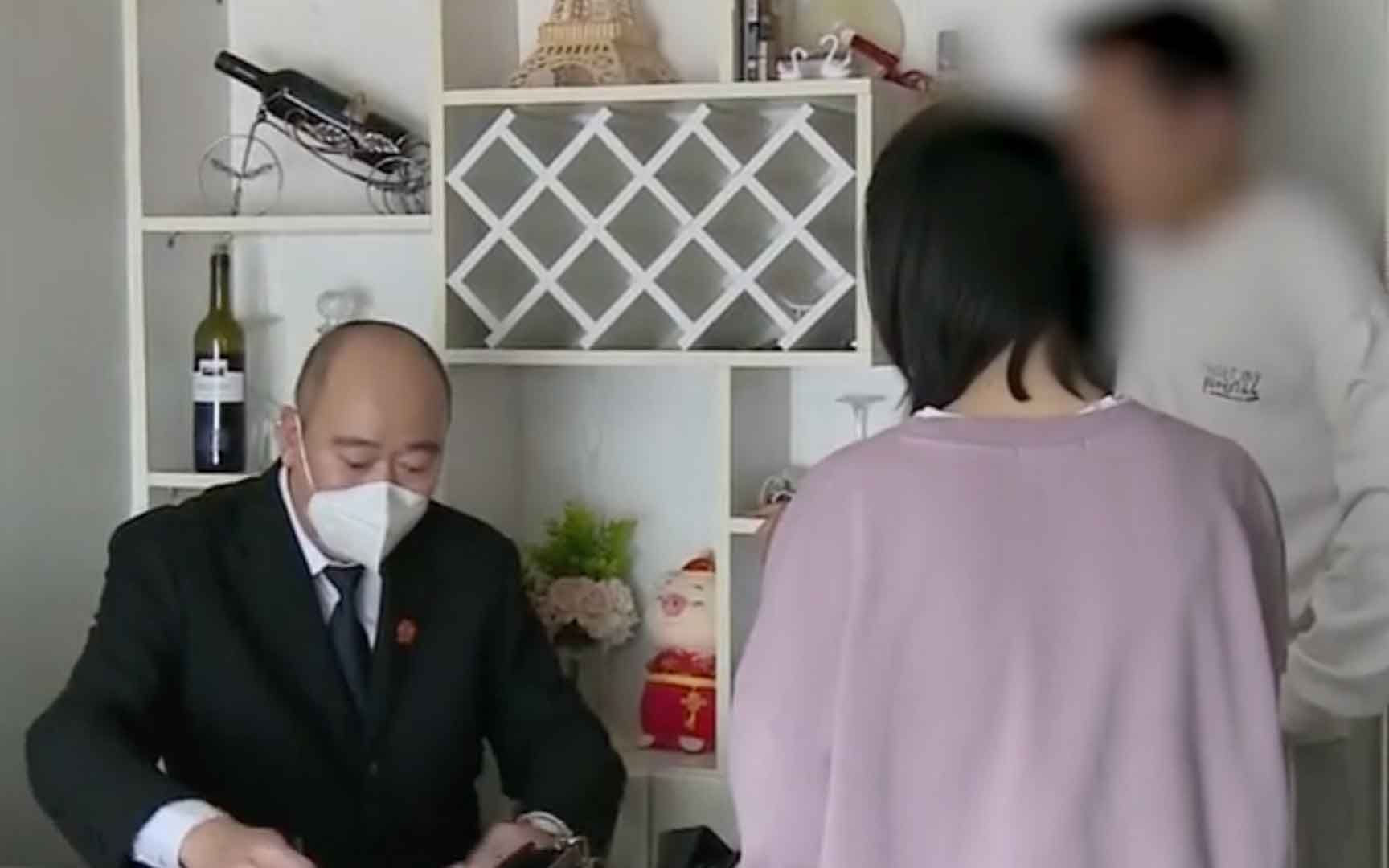 沈阳男子私自借50万2年未还 法院强制腾房时妻子才知道哔哩哔哩bilibili