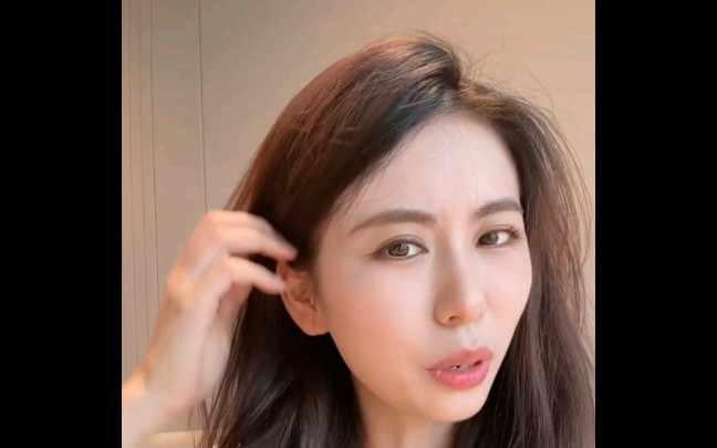 【转载】杨亚冬:姨妈期你别洗头了,谁还能扒着你头皮闻啊?