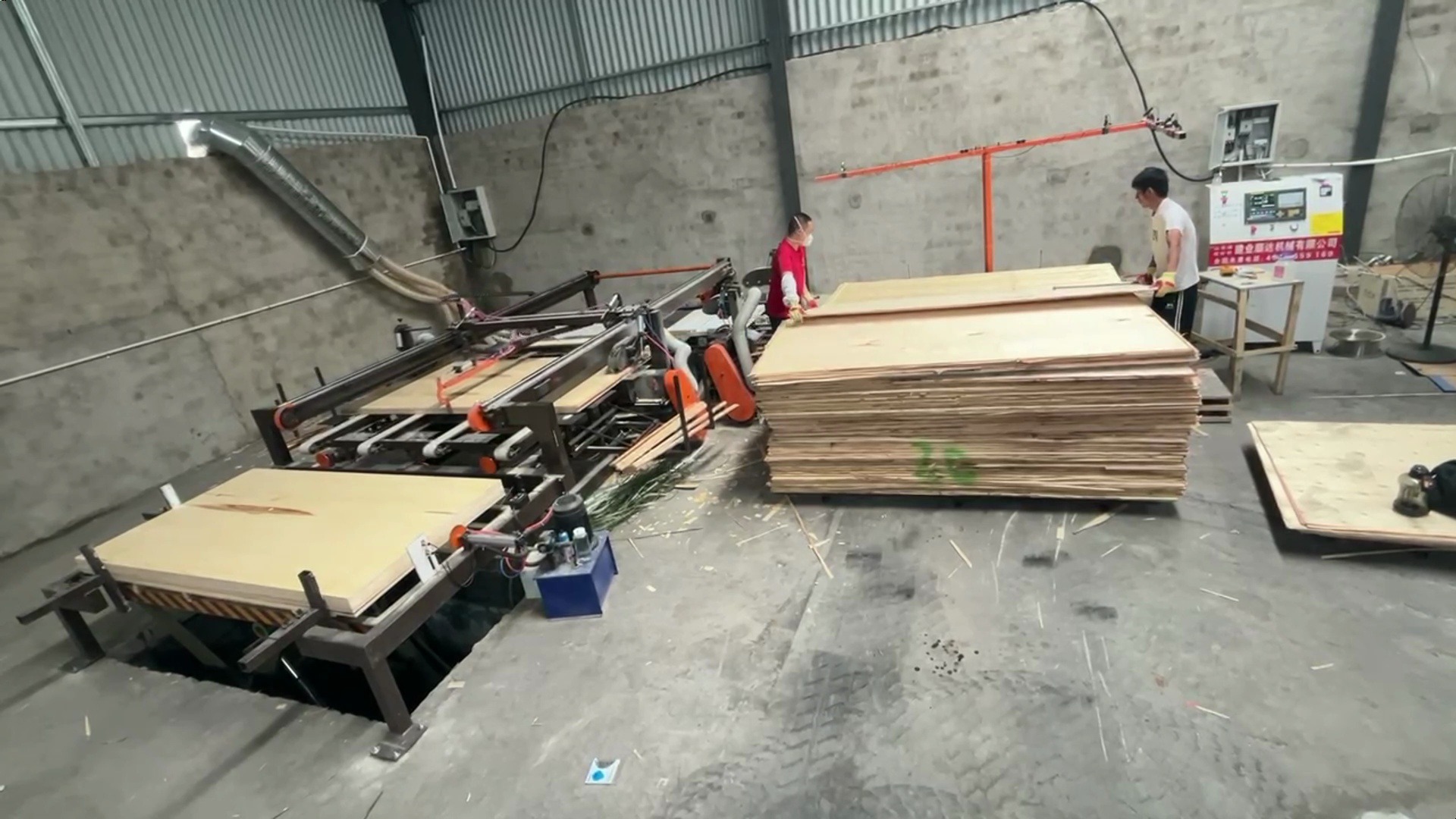 锯边机涂胶机厂家胶合板机械设备临沂建业顺达机械四边锯裁边锯支持