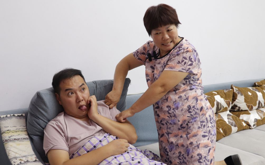 上门女婿瘫痪天天被丈夫娘暴打女儿一番话丈母娘后悔不已