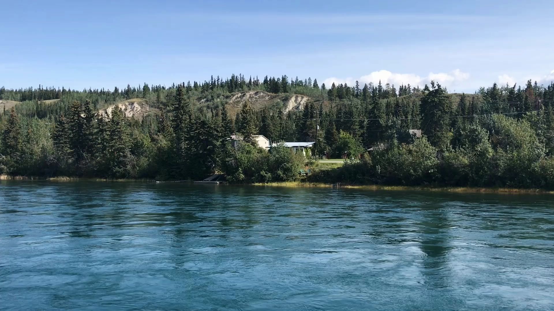 夏天的加拿大育空河