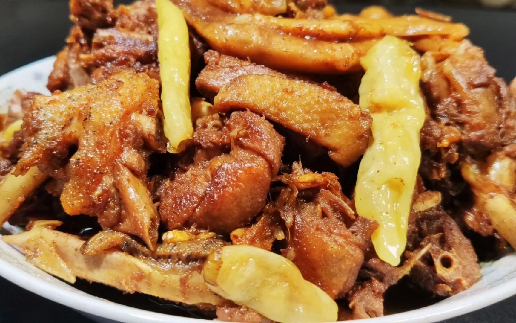泡椒焖鸭这样做太香,咸香微辣,简单好做,1餐吃1只鸭真是过瘾