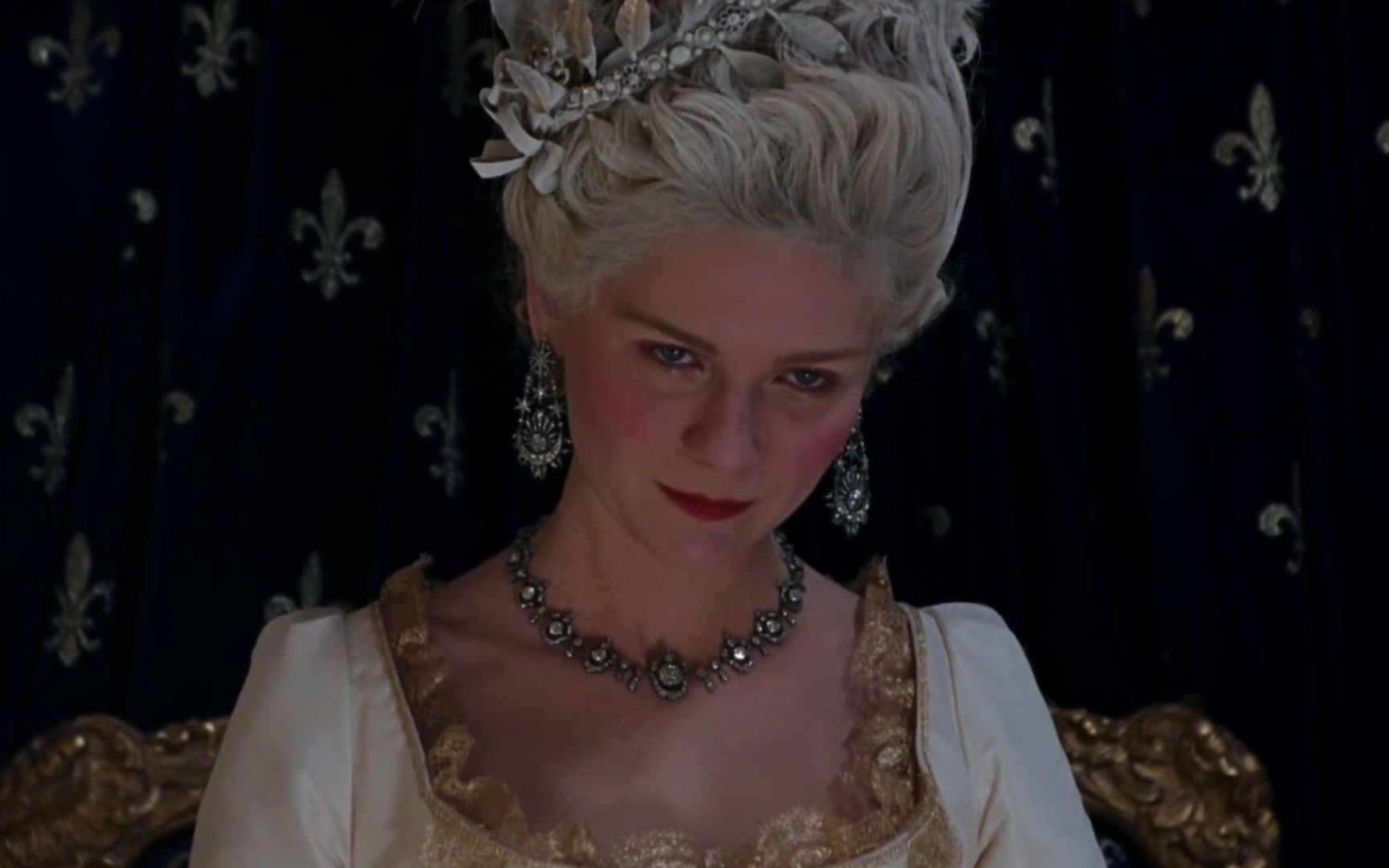 绝代艳后她清醒的看着自己沉沦