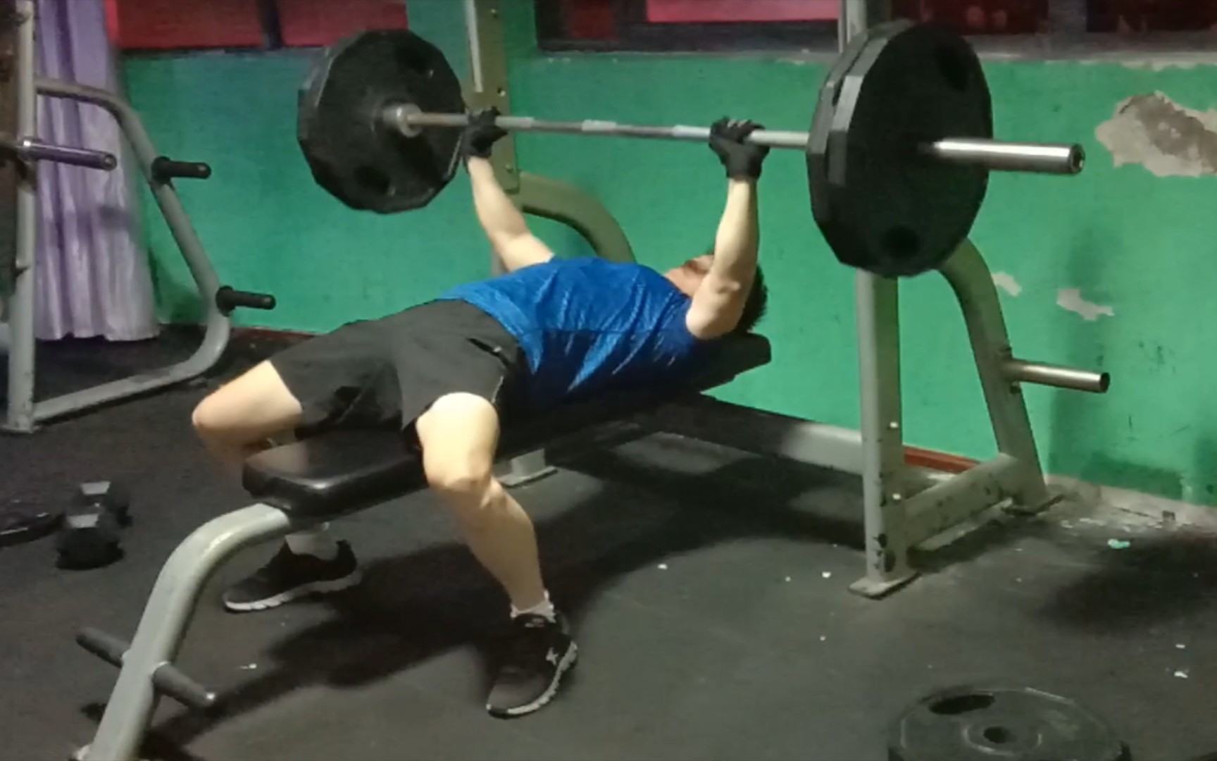 体重69kg,杠铃平板卧推100kg力量训练记录