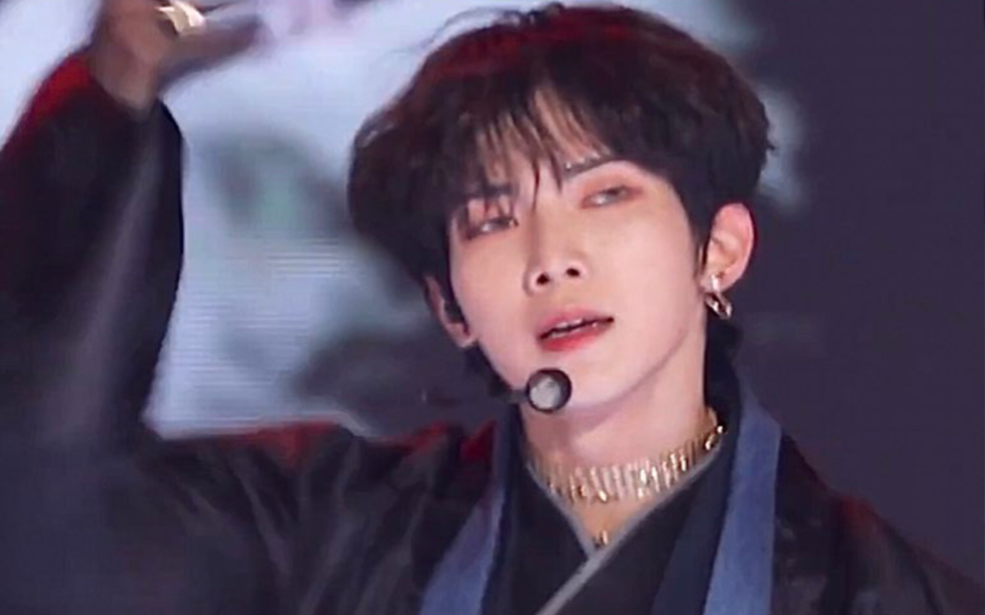 【ATEEZ/姜吕尚】表情管理绝了!!为什么他可以又美又钓又凶!!_哔哩哔哩_bilibili