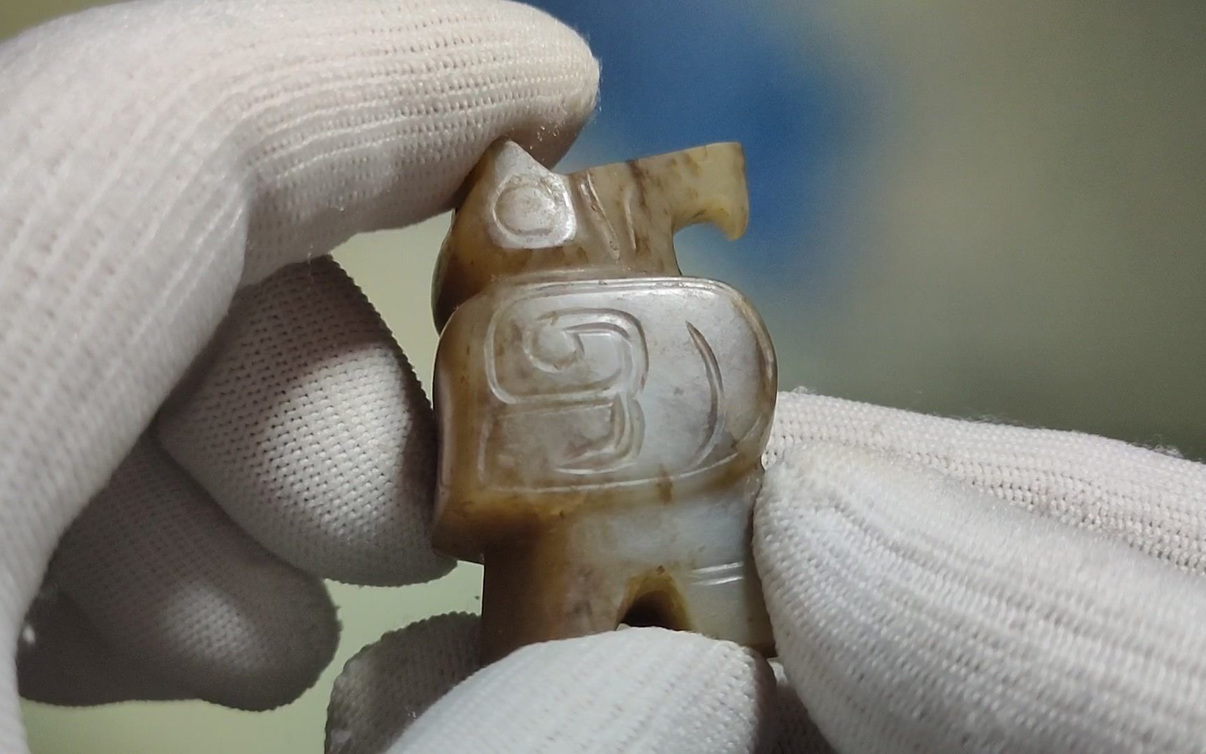 有幸一睹商王朝的图腾:玄鸟,带你祥察显微镜下馆藏玄鸟的细节