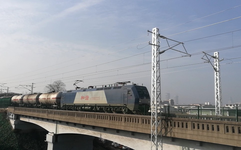 武局江段hxd1b-0225牵引货列!(1)_哔哩哔哩_bilibili