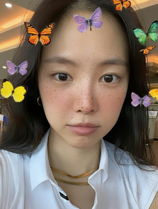 【孙娜恩】素颜出镜 依旧很美 今天和妹妹打高尔夫球 开心得一天_哔哩