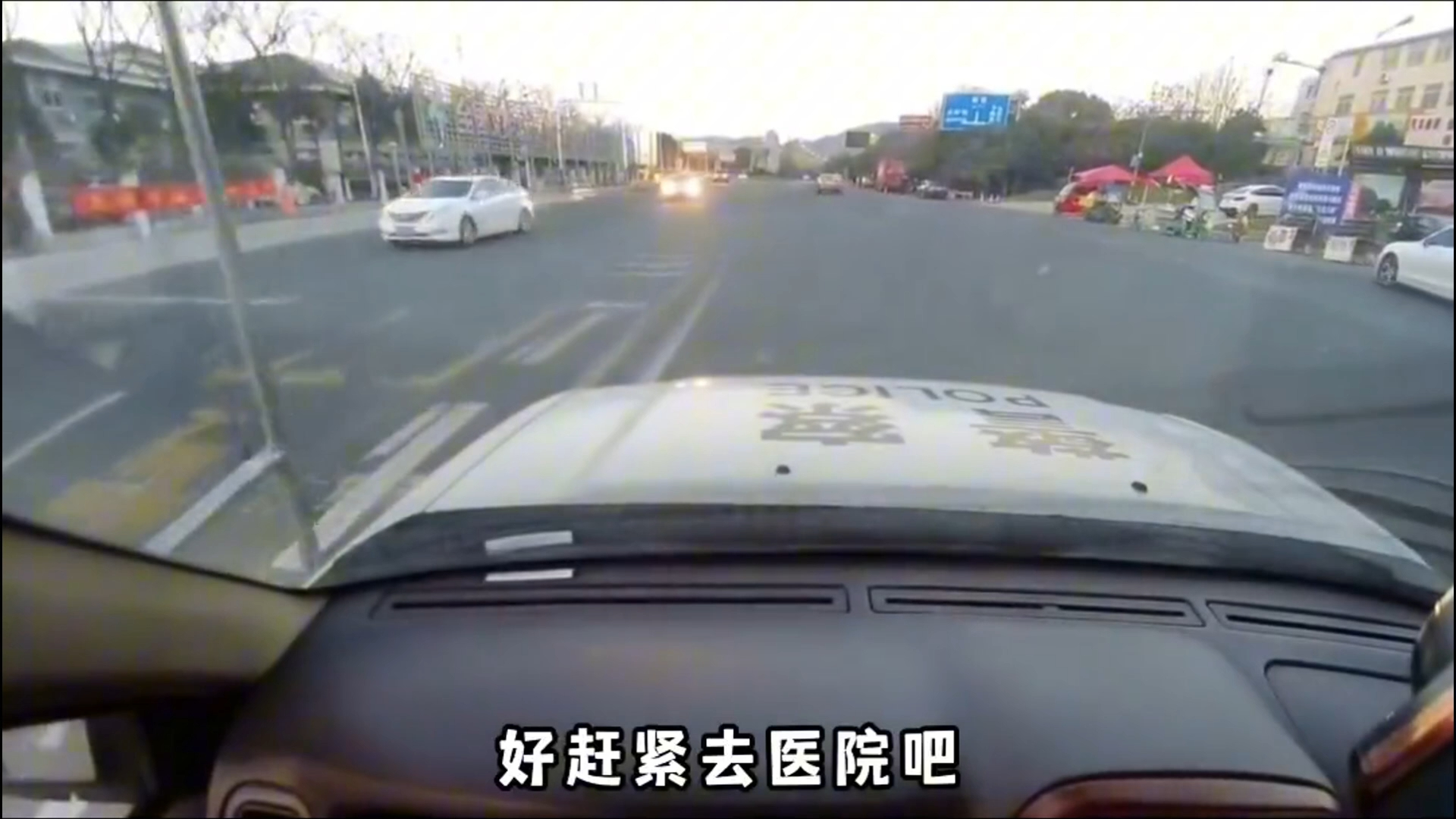 [图]2.交警开道的催泪瞬间，“生死时速”为生命护航 #交警开道  #铁骑护送  #交警正能量  #感人瞬间