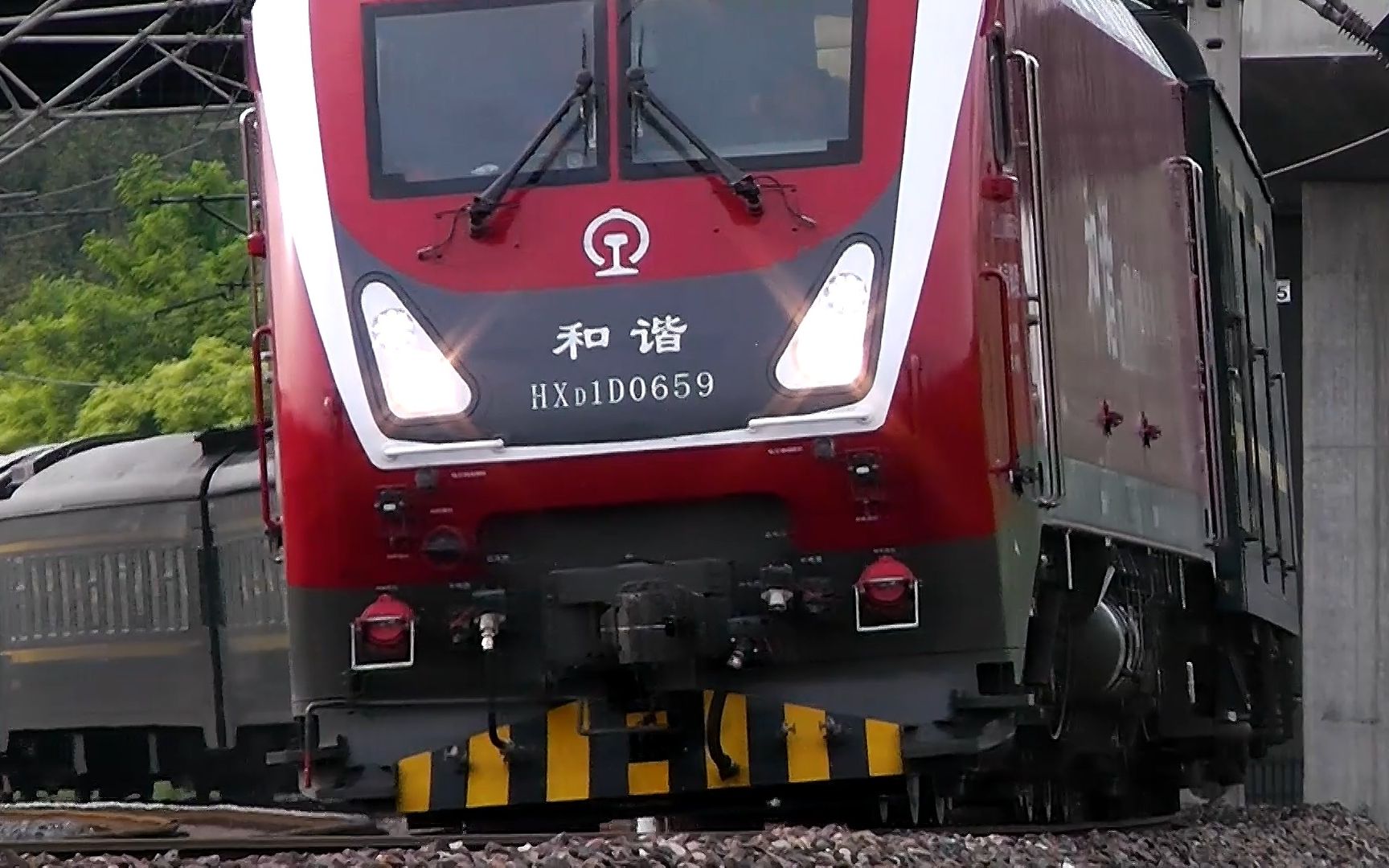 hxd1d0659牵引t167次平南弯道通过