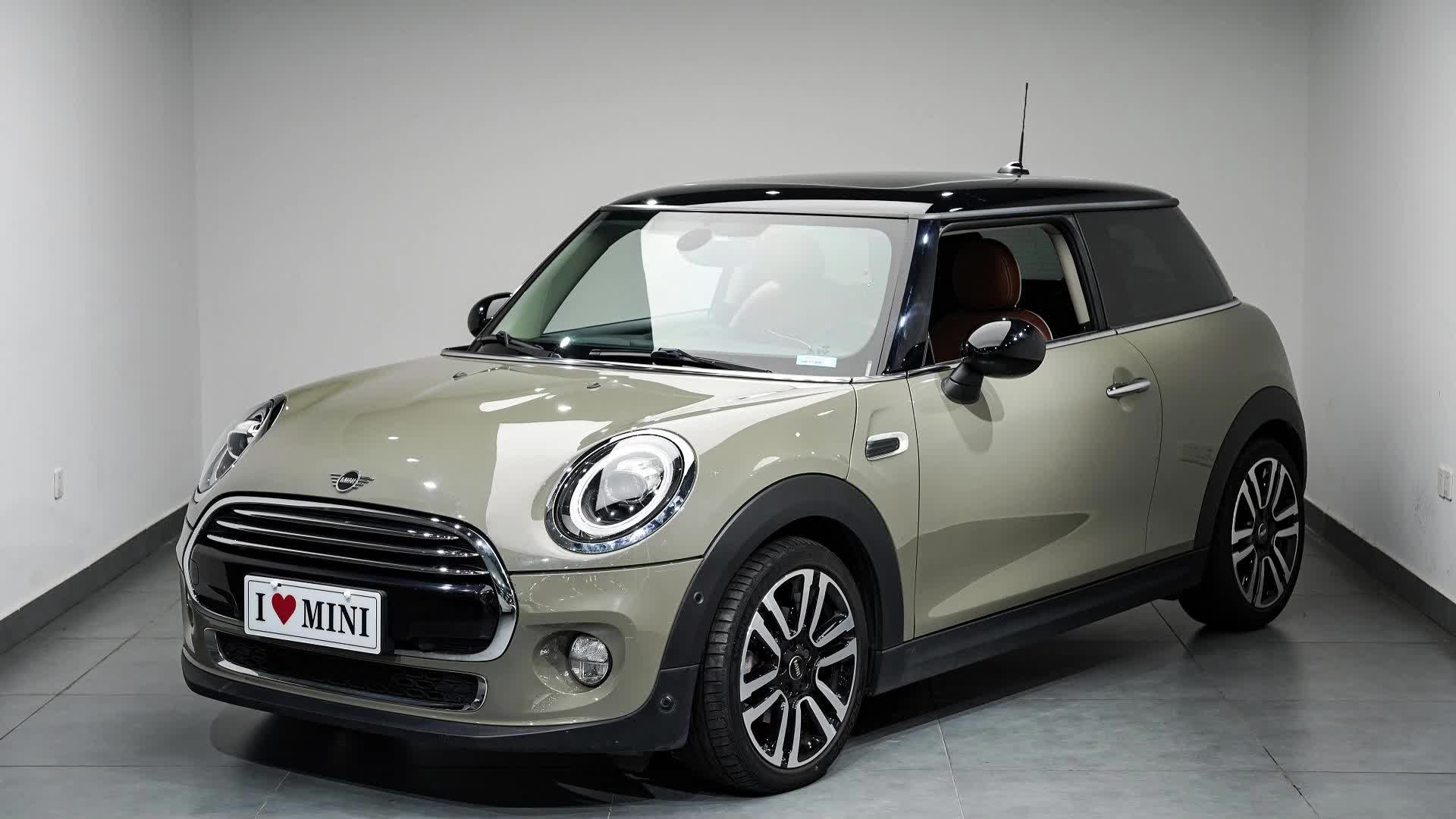 mini 2018款 1.5t cooper 艺术家,2019年6月上牌,表显里程2.60万公里