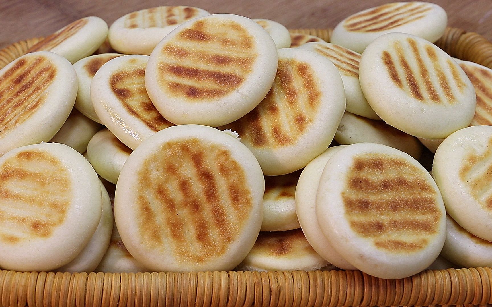 牛奶发面小饼,全程不加一滴油,好吃营养易消化,大人孩子都喜欢