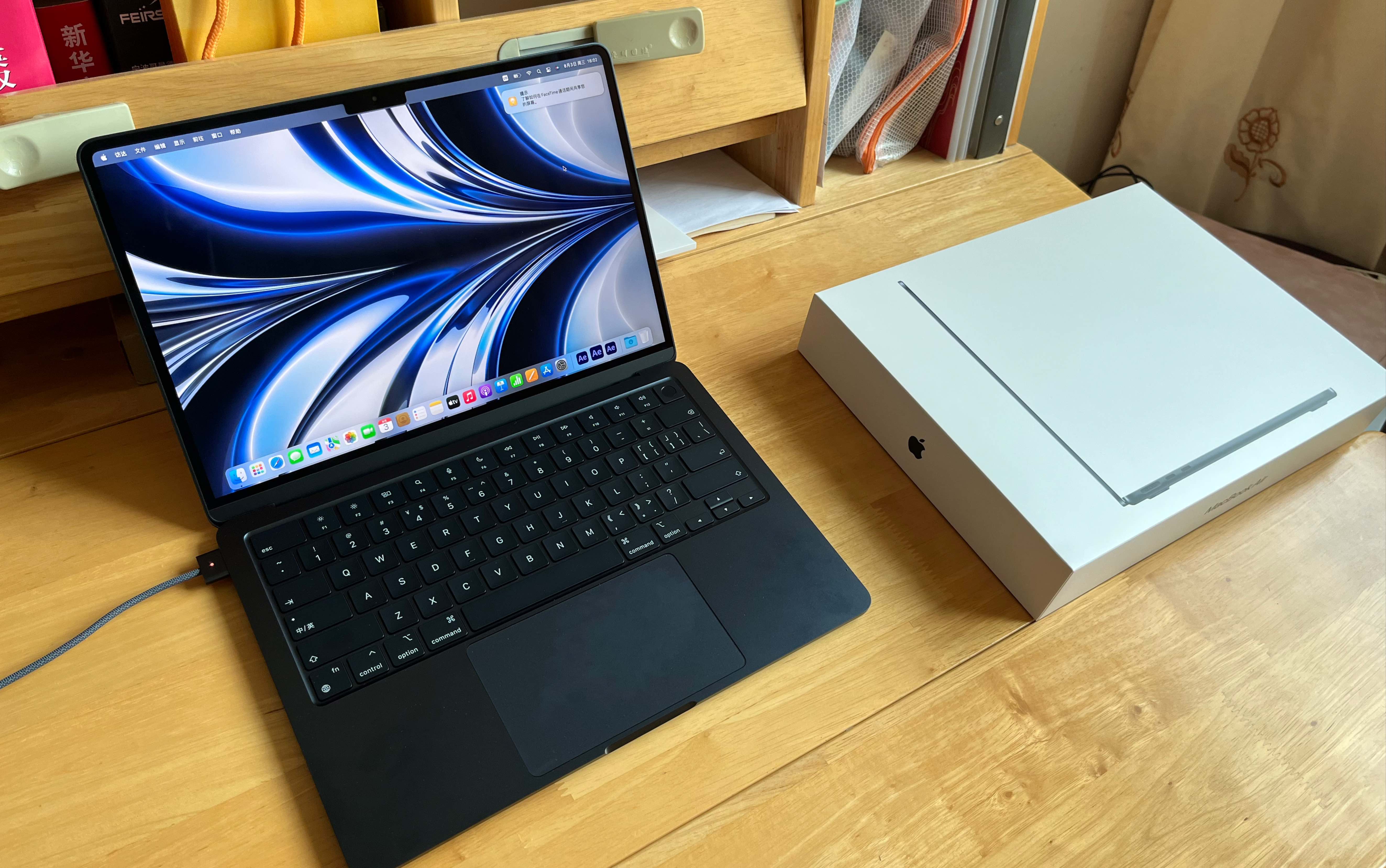 开箱大学生第一台macbook air 午夜色,一刀未剪纯享版