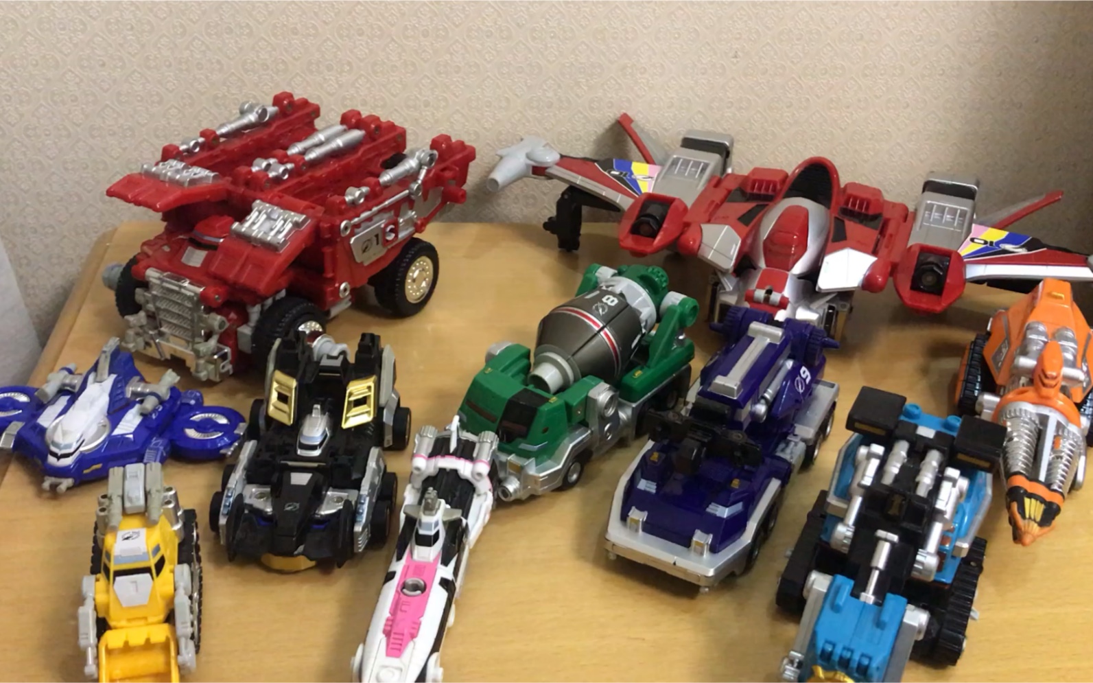 dx万代轰轰战队大合体 汽车合体