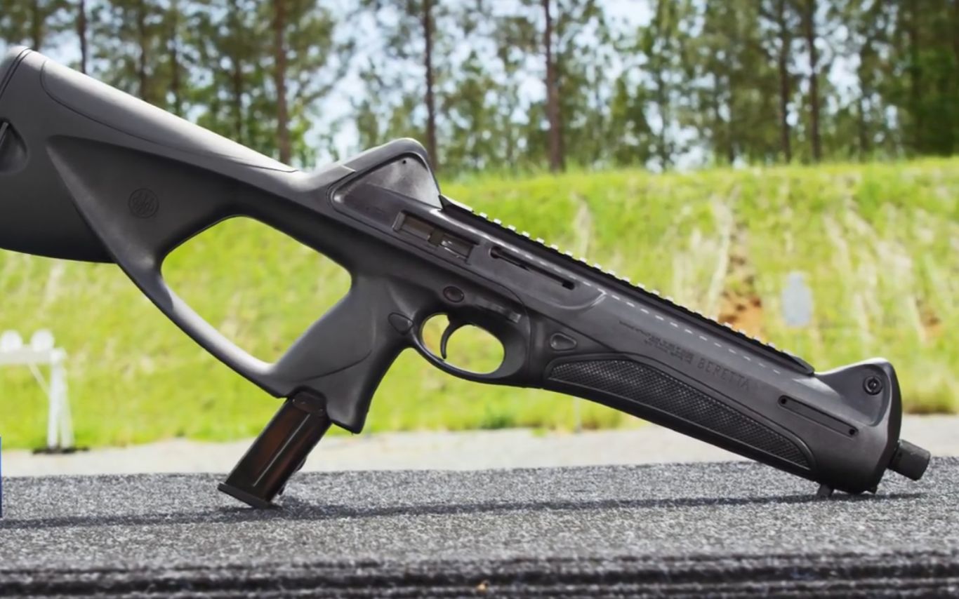 伯莱塔"风暴"家族中的一员,射速比mp5快,mx4 storm冲锋枪