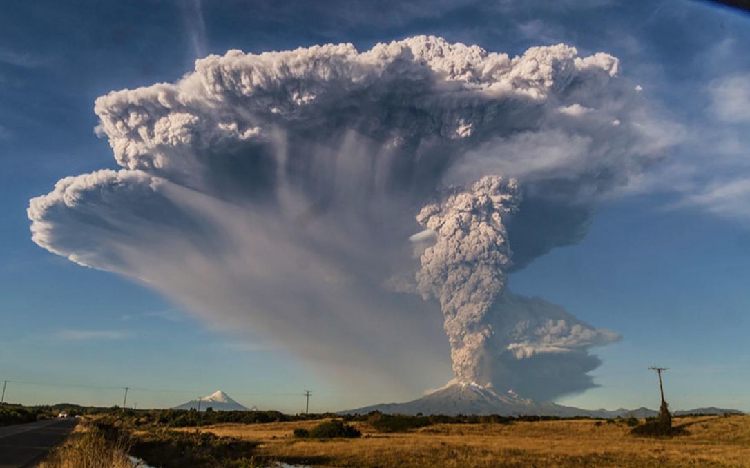 汤加火山喷发现场似“核爆”,日本气象厅发布海啸警报【卫星实拍汤加海底火山爆发:巨大云团冲天而起】南太平洋水下火山喷发引发海啸 海啸袭击汤加,...