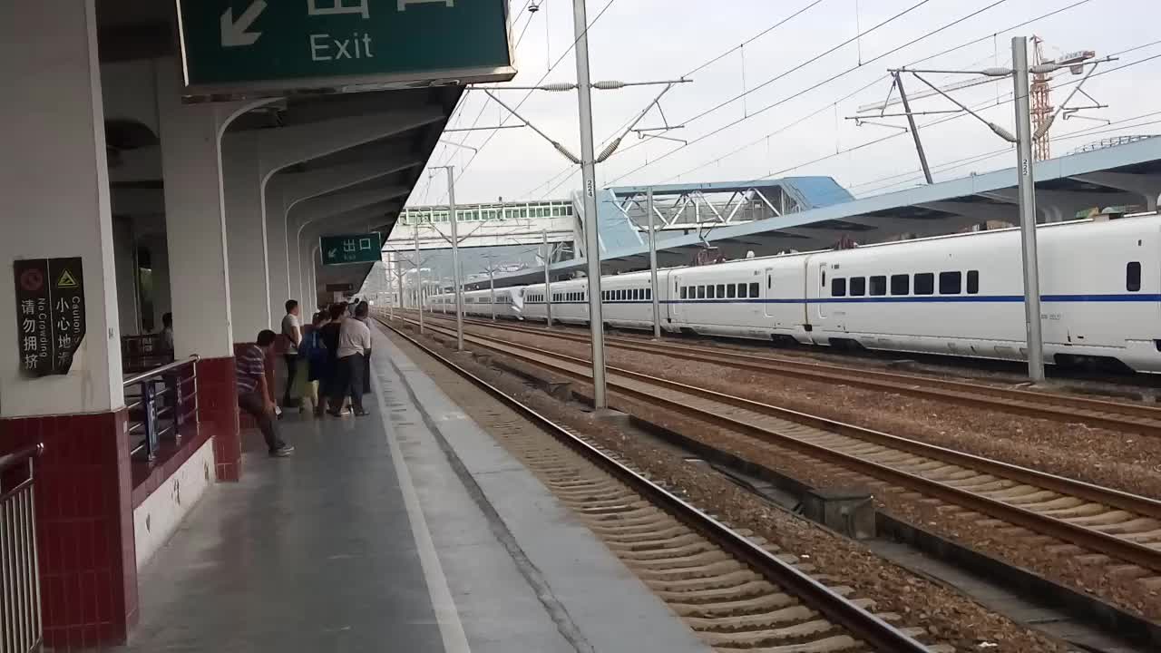 d3137龙岩站进站