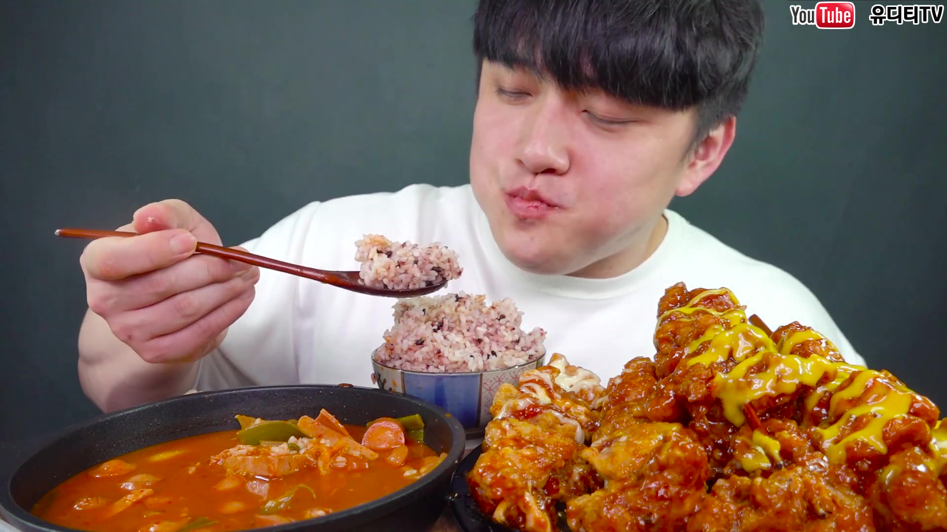 【韩国小哥amsr】意大利烤肠 一大口泡菜米饭