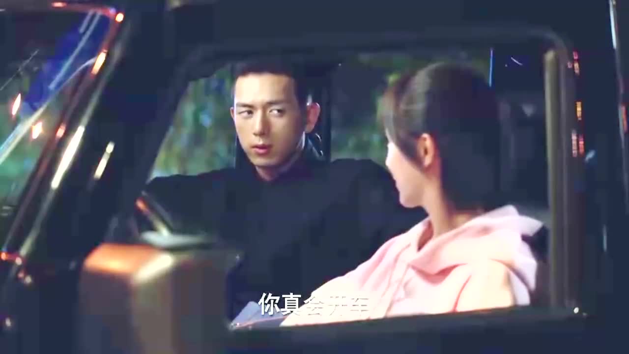 两人结婚的消息传遍整个俱乐部,佟年第一次开车,韩商言将命交给她