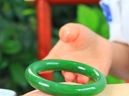 和田玉碧玉手镯56口径,俄碧胖圆条,菠菜绿,佩戴高贵优雅～品质完美