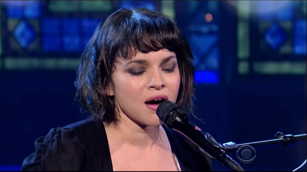 【流行爵士】诺拉·琼斯《不知为何》2015 现场 晚间秀 norah jones