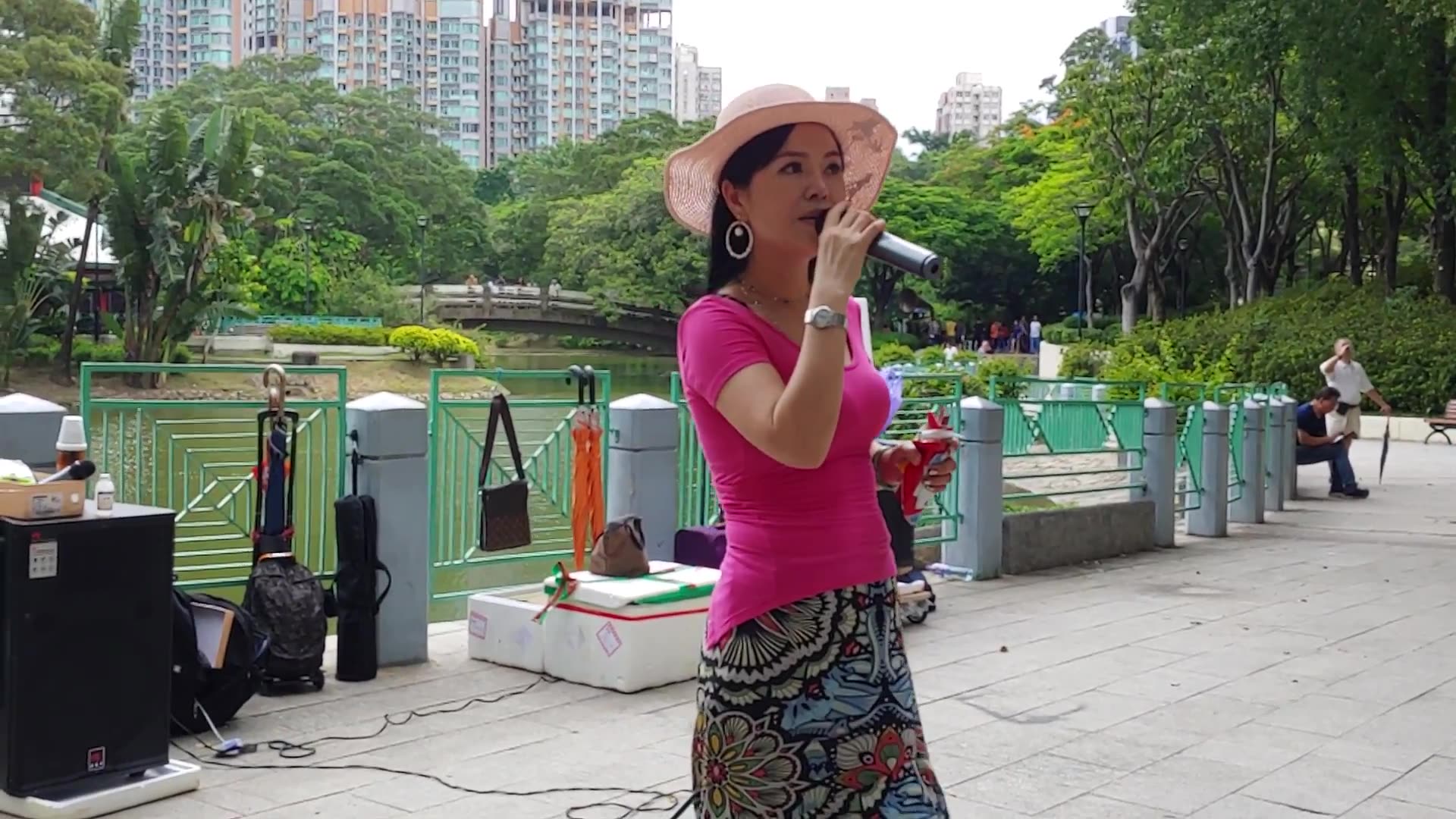 女歌手小红翻唱《绿岛小夜曲 逝去的诺言》嗓音好听极了_哔哩哔哩 (゜