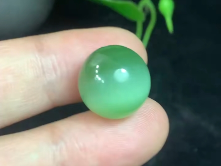 和田玉碧玉猫眼荧光16mm转运珠,俄碧老料 玉质细腻 脂粉油性十足 猫眼