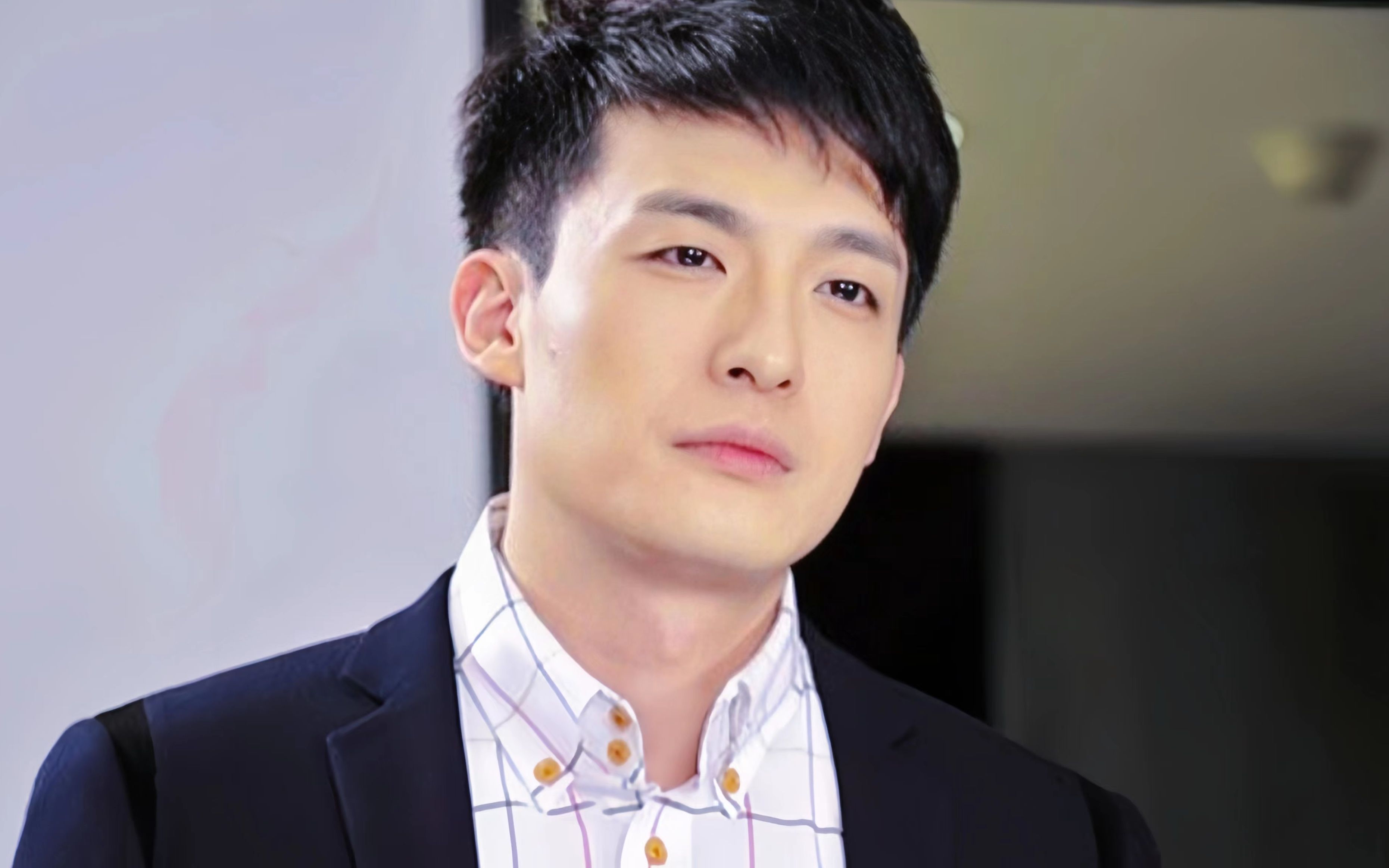 以前觉得吕子乔吊儿郎当!现在才发现他是智慧痞帅的高情商男人!