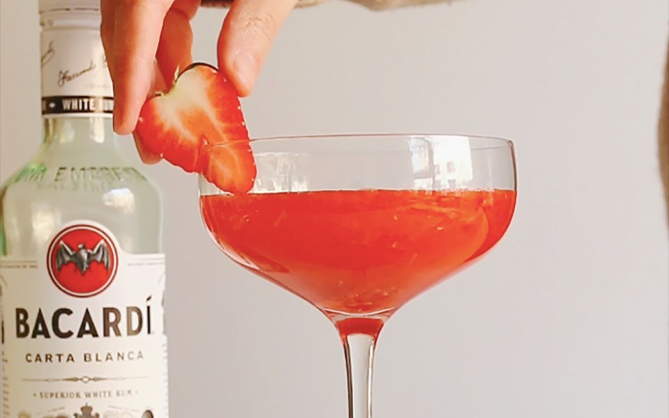 【草莓得其利】海明威最爱鸡尾酒,自制超经典朗姆鸡尾酒_哔哩哔哩