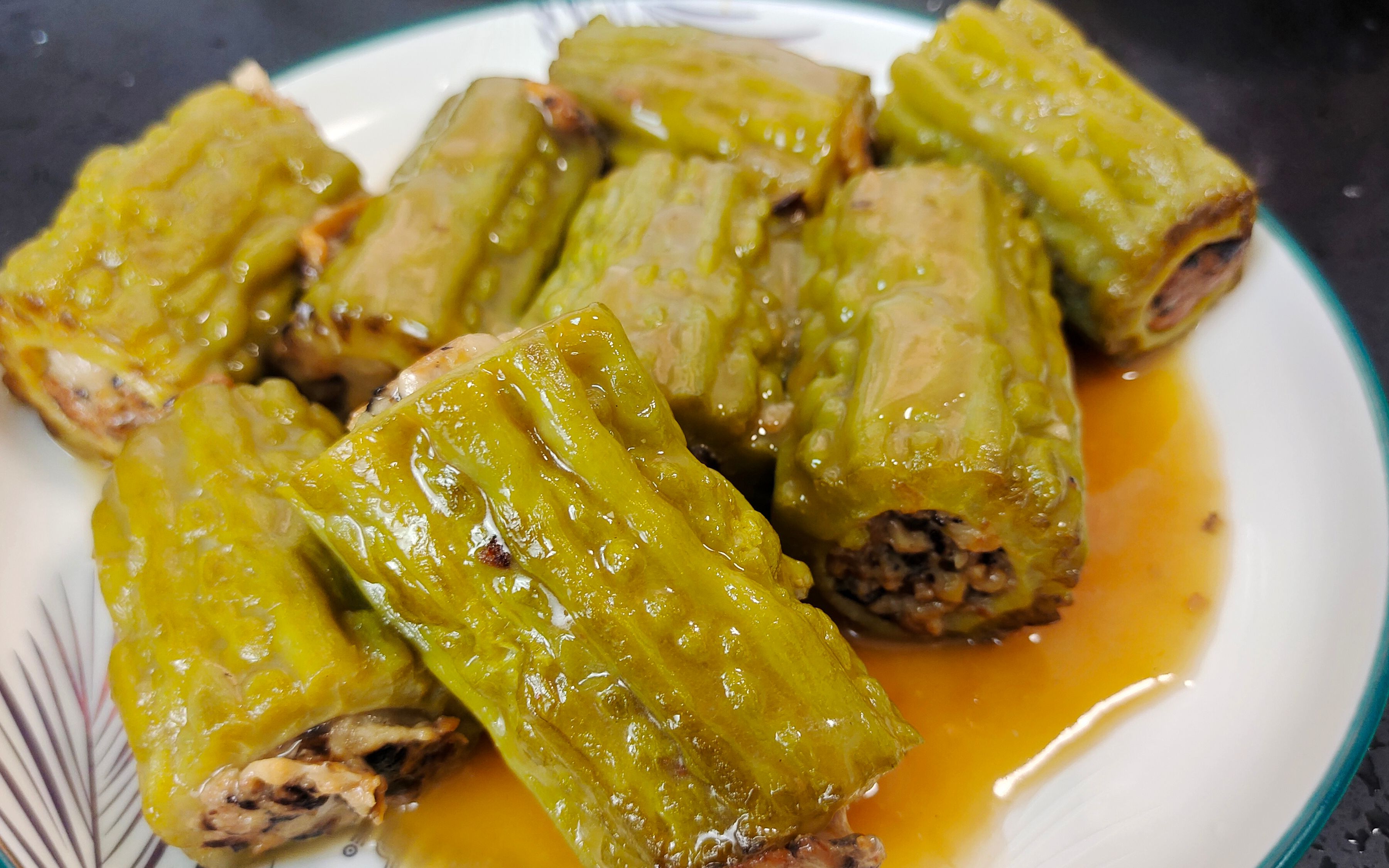 酿苦瓜,客家人爱吃的一道家常菜,简单又好吃,汤汁拌饭能吃两碗