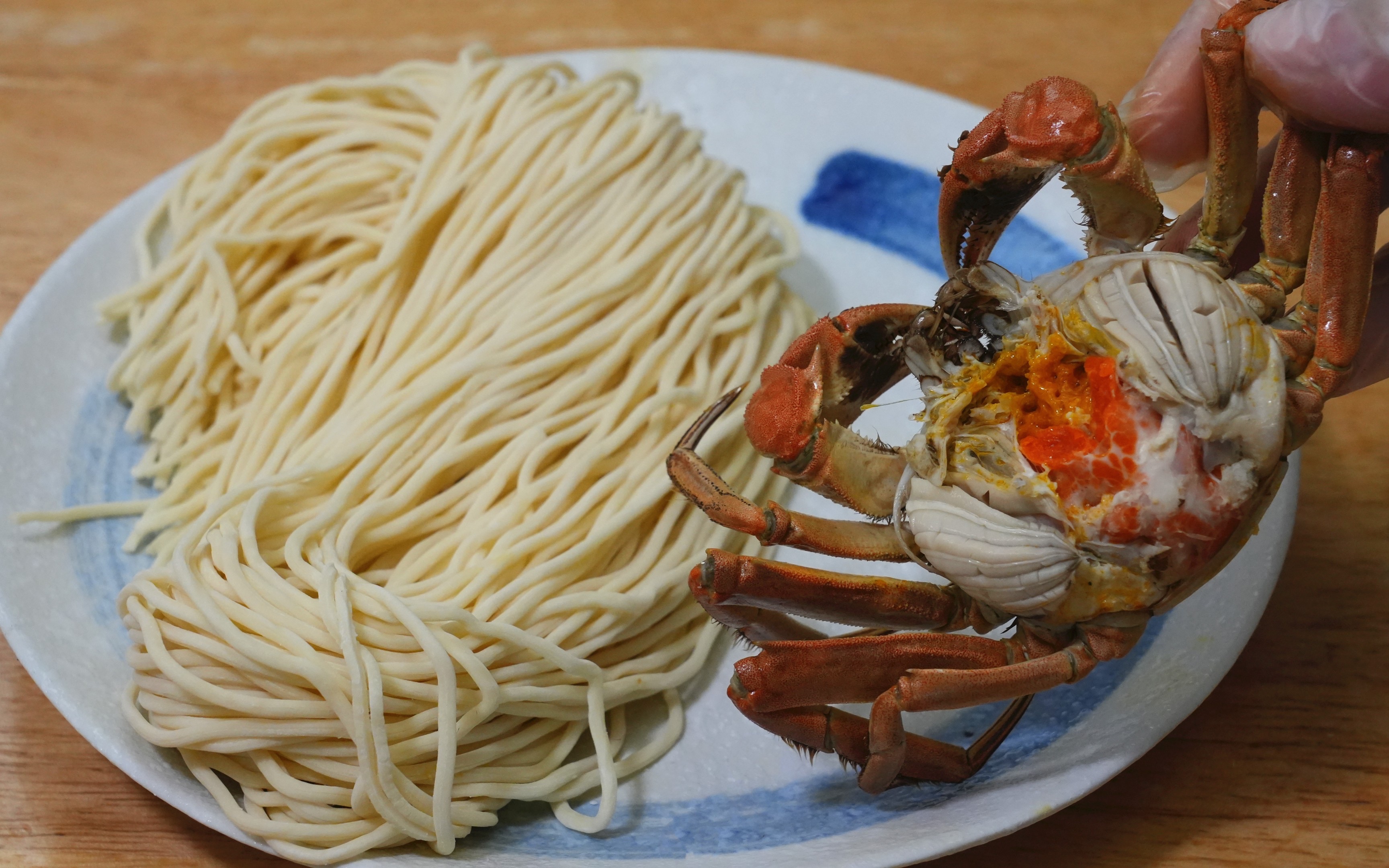 这是我吃过最好吃的面条,饭店198一份,满满的蟹黄,吃完唇齿留香