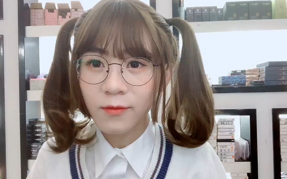 【王纪超】百万关注 直播女装 射射兄弟 已经谢了