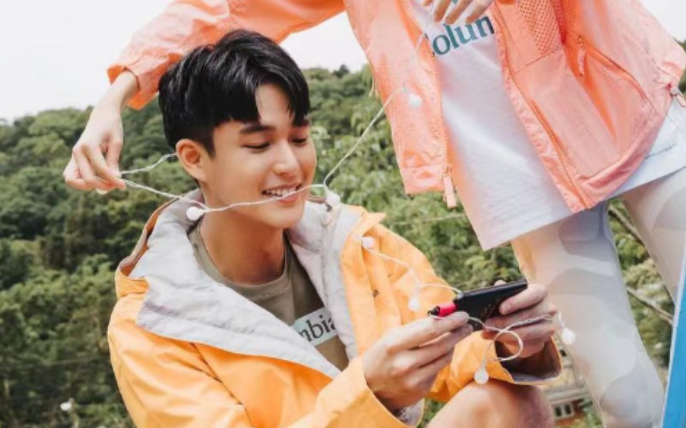 【安俊朋】阳光青年不同风格的代言