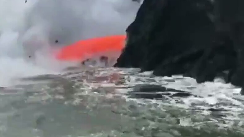 [图]海上实拍夏威夷基拉韦厄火山喷发