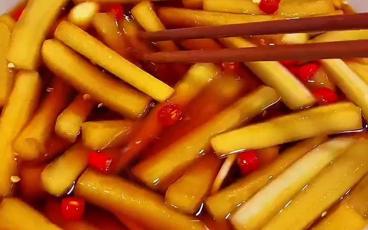 今天我又做了一个酸萝卜条,酸爽开胃又解腻