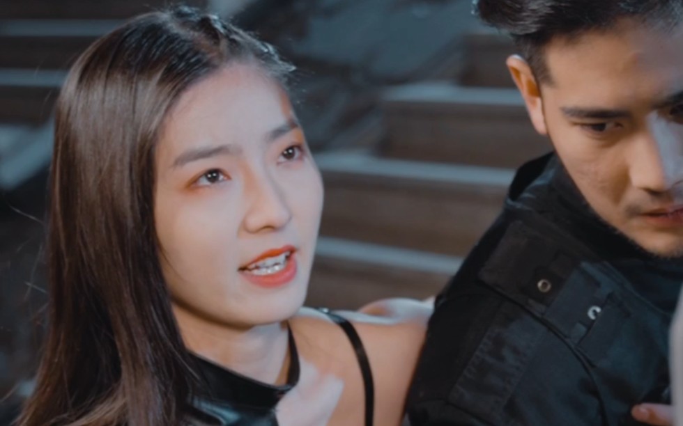 美女总裁一觉醒来身边躺了个小保安? 真是癞蛤蟆想 吃天鹅肉!