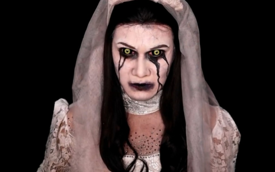 电影《哭泣女人的诅咒》中女鬼的仿妆化妆教程