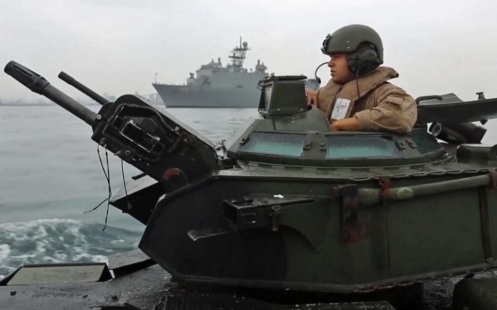 [图]USAMC 在日美军海军陆战队第31海军远征部队 (AAV7･LCAC･AH-1眼镜蛇等)