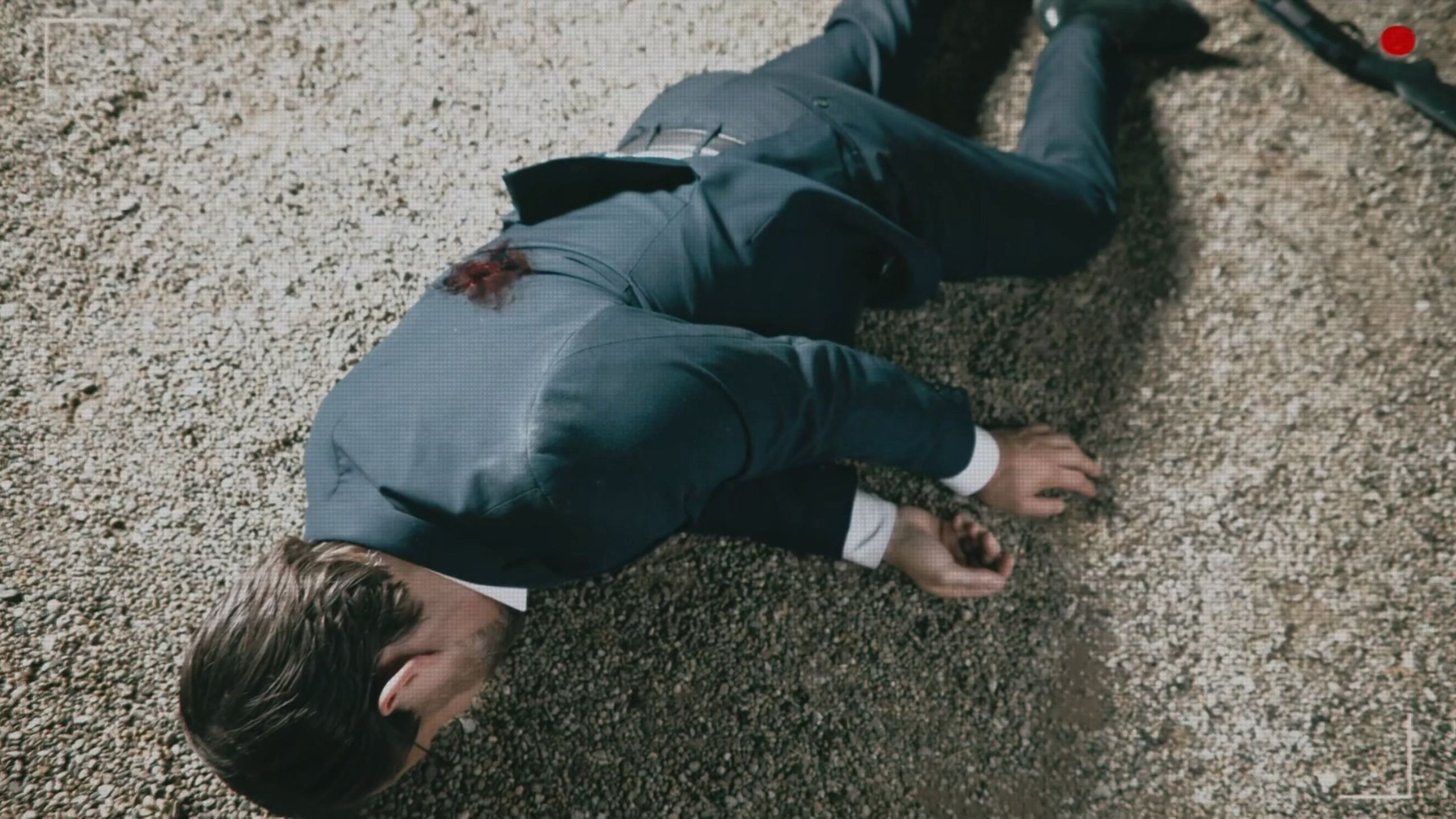 杀害警察的西装男难逃一死