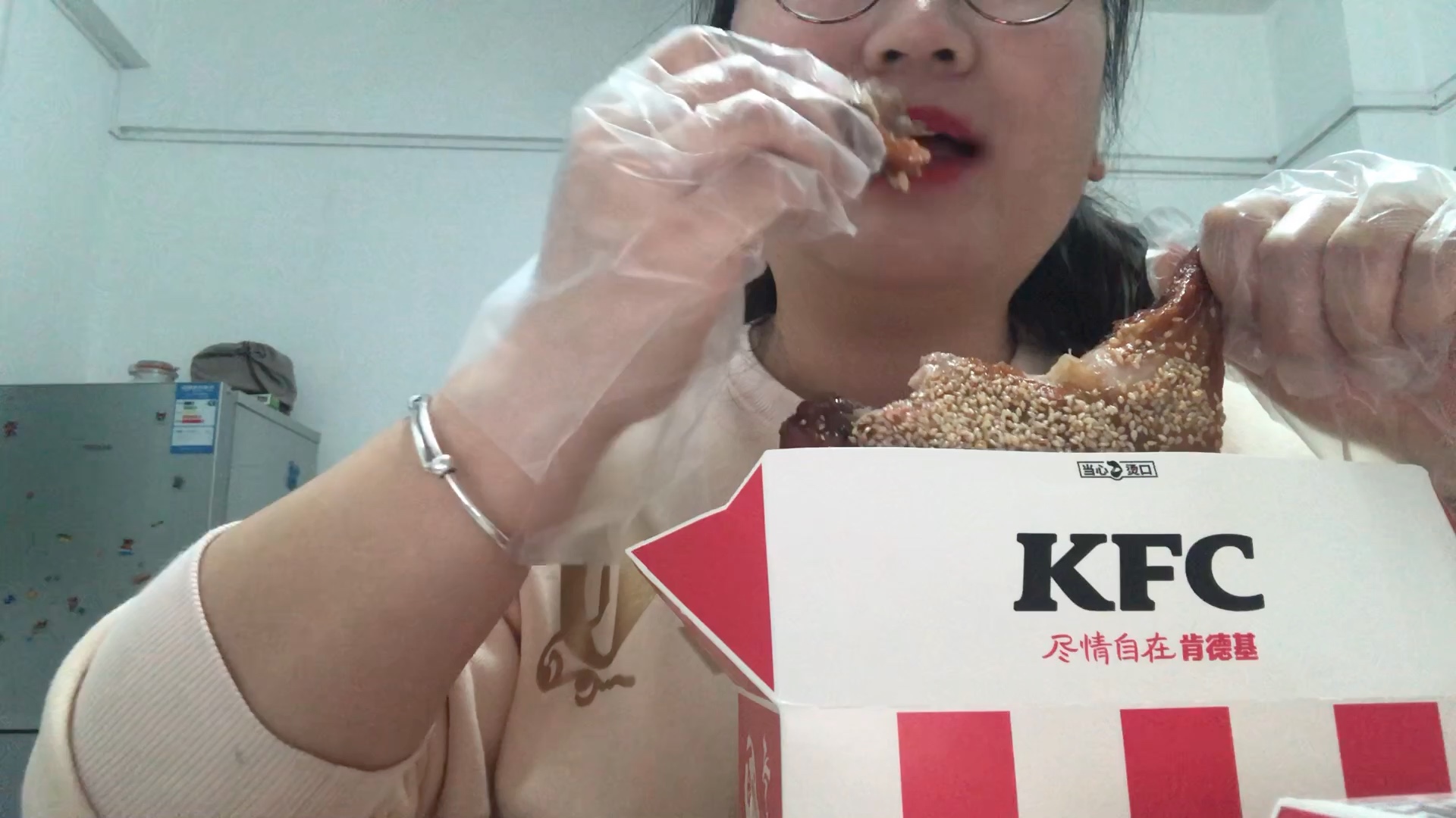 KFC新品芝麻满满脆皮大鸡腿哔哩哔哩bilibili