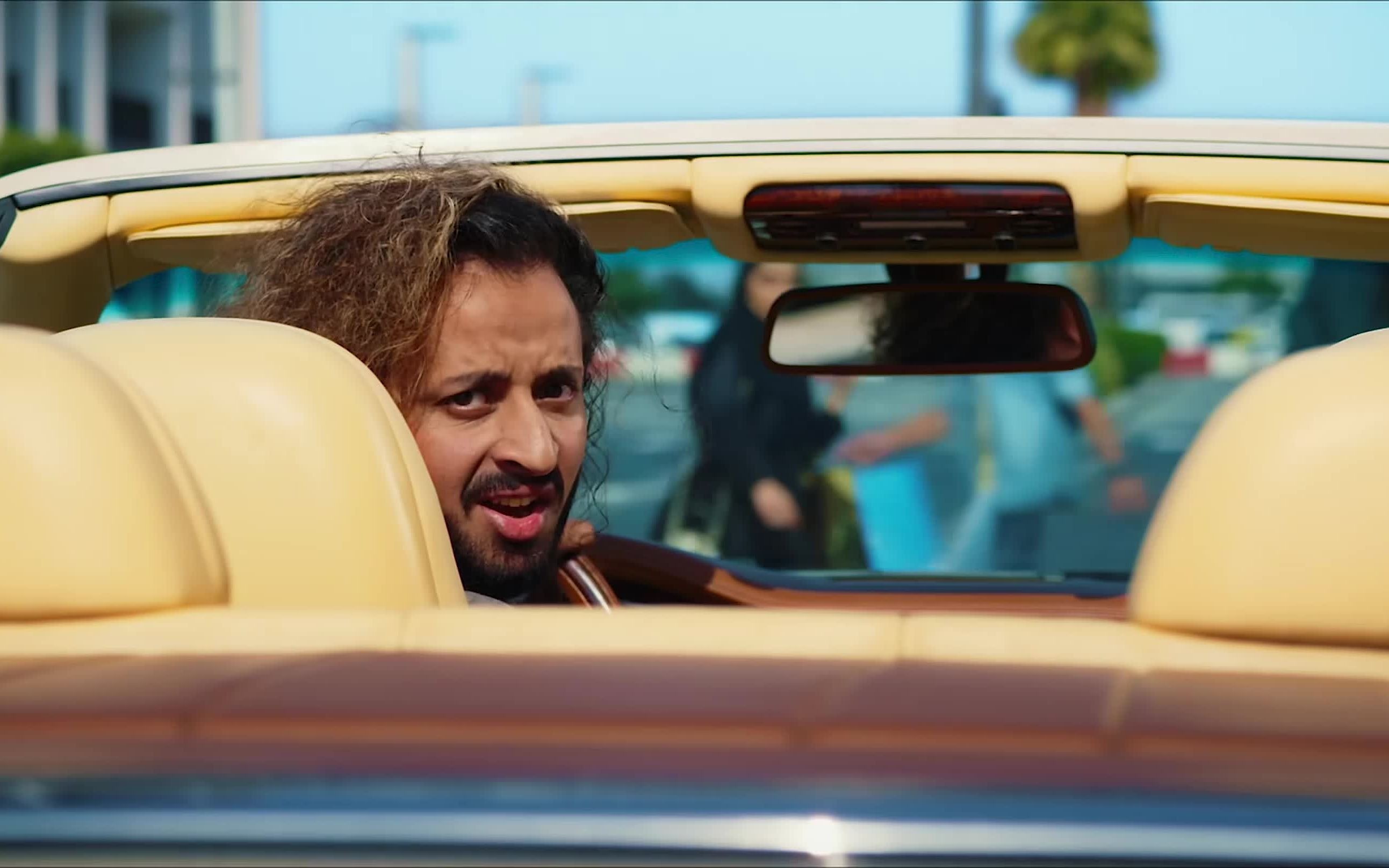 7辆黄金跑车奔驰在大街上,是一种什么样的体验