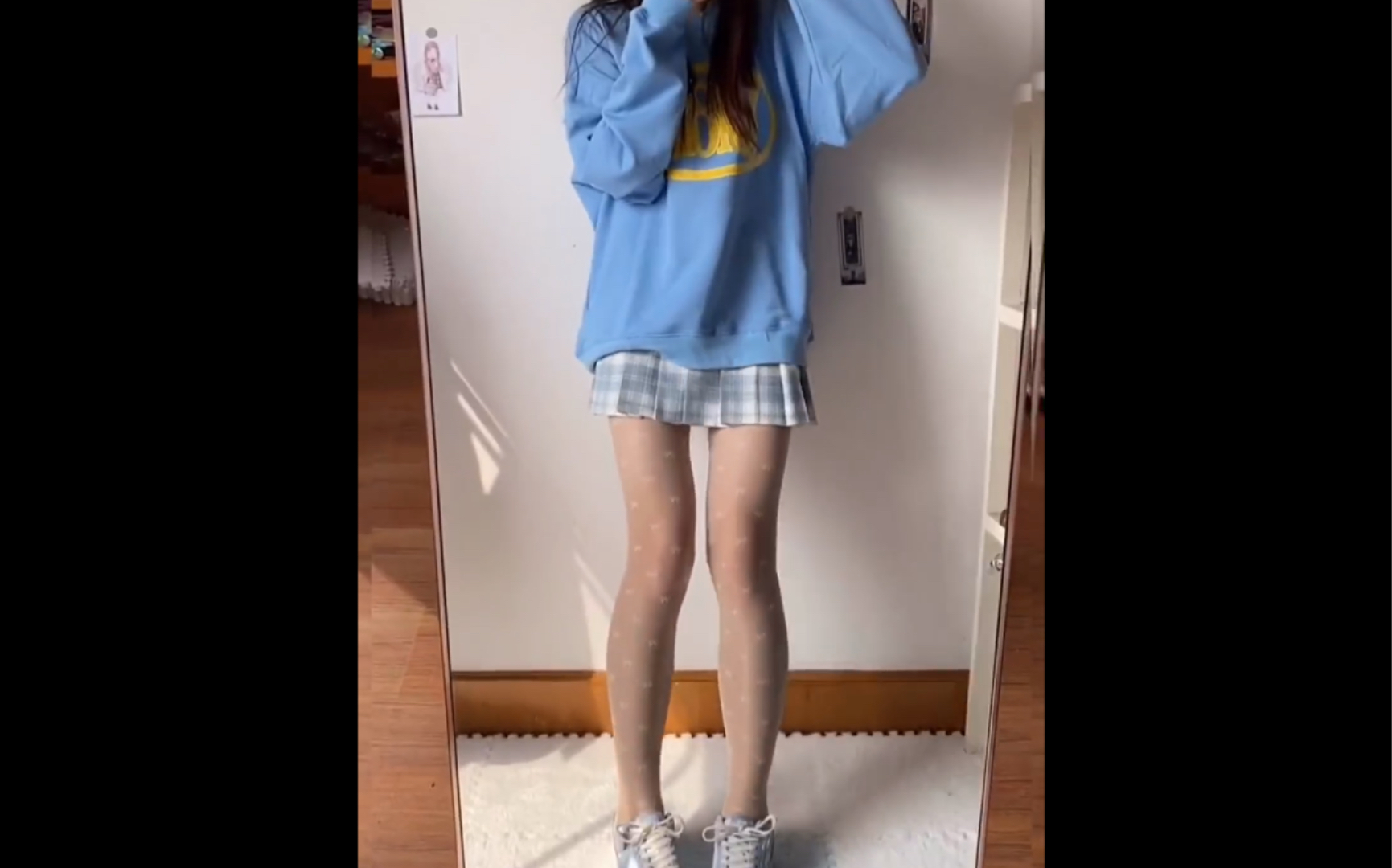 你们要的运动鞋配白丝来了,下次想看什么?