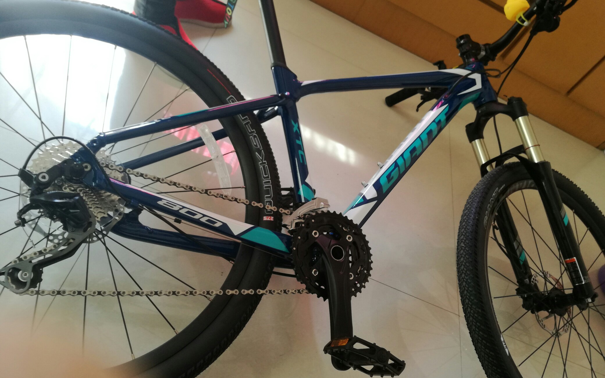 普通学生党也能买得起的入门xc山地车giant19款xtc800四公主下放涂装