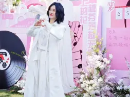 Télécharger la video: 尚雯婕和歌迷长沙庆祝出道十八周年